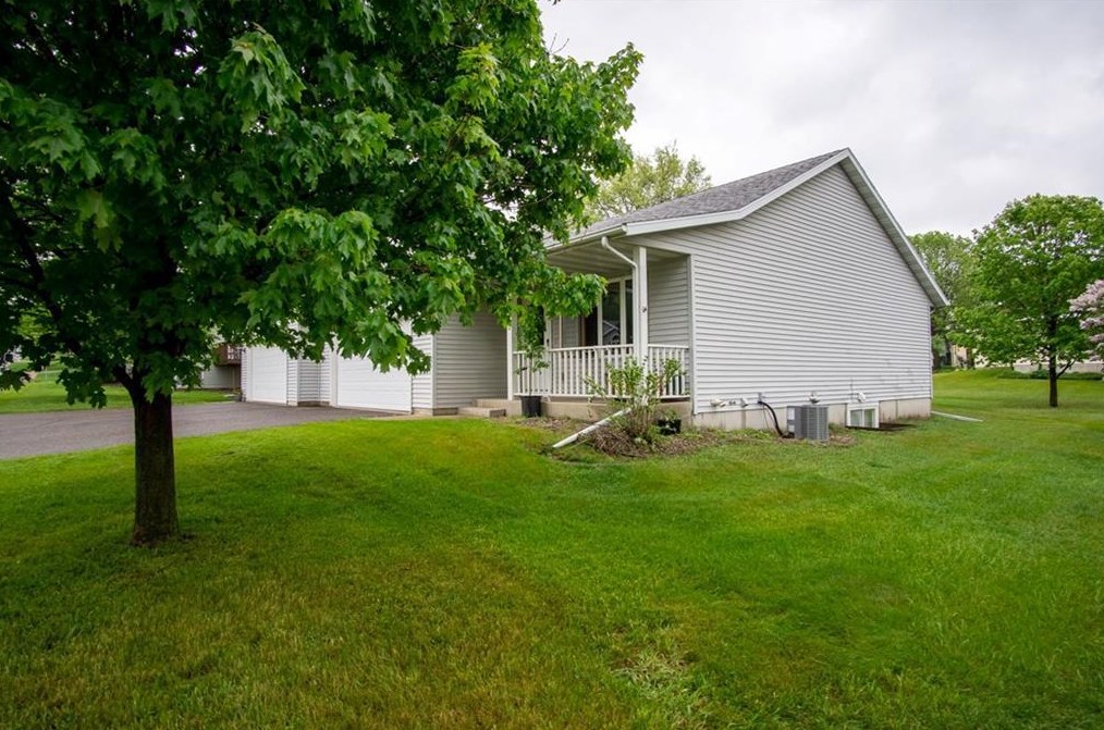 1223 Thompson Dr, Altoona, WI 54720