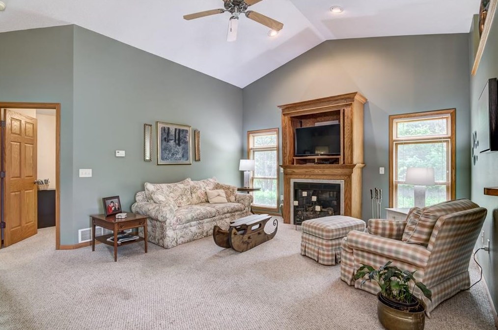 5821 Gables Pl, Eau Claire, WI 54701-8286