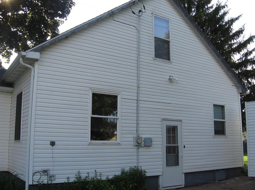 121 W Washington Ave, Brackett, WI 54742