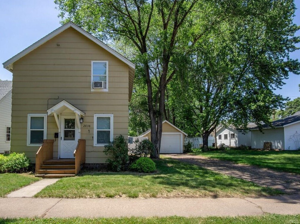 2838 7th St, Eau Claire, WI 54703-2815