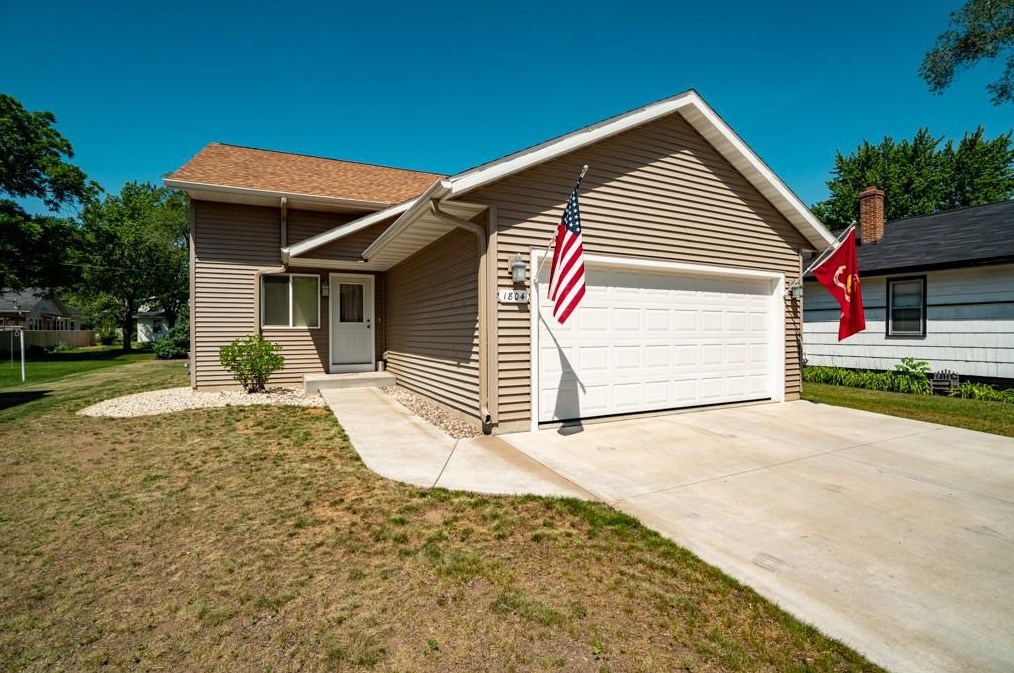 1804 8th St, Eau Claire, WI 54703-5127