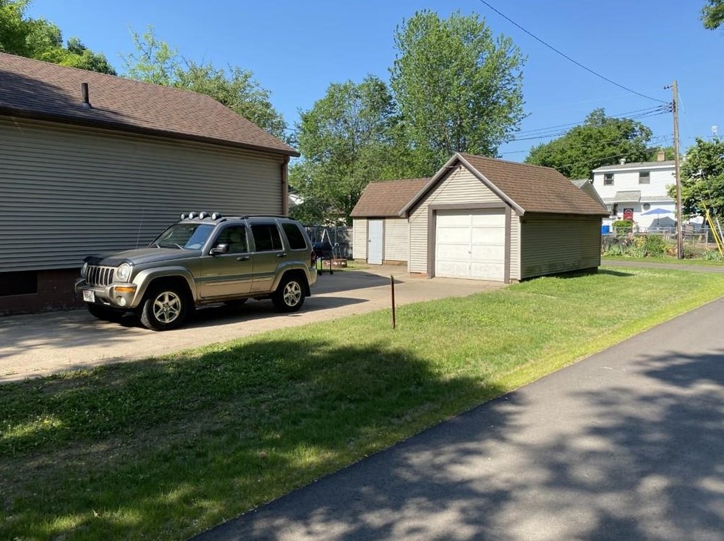 1342 Barron St, Eau Claire, WI 54703-3006