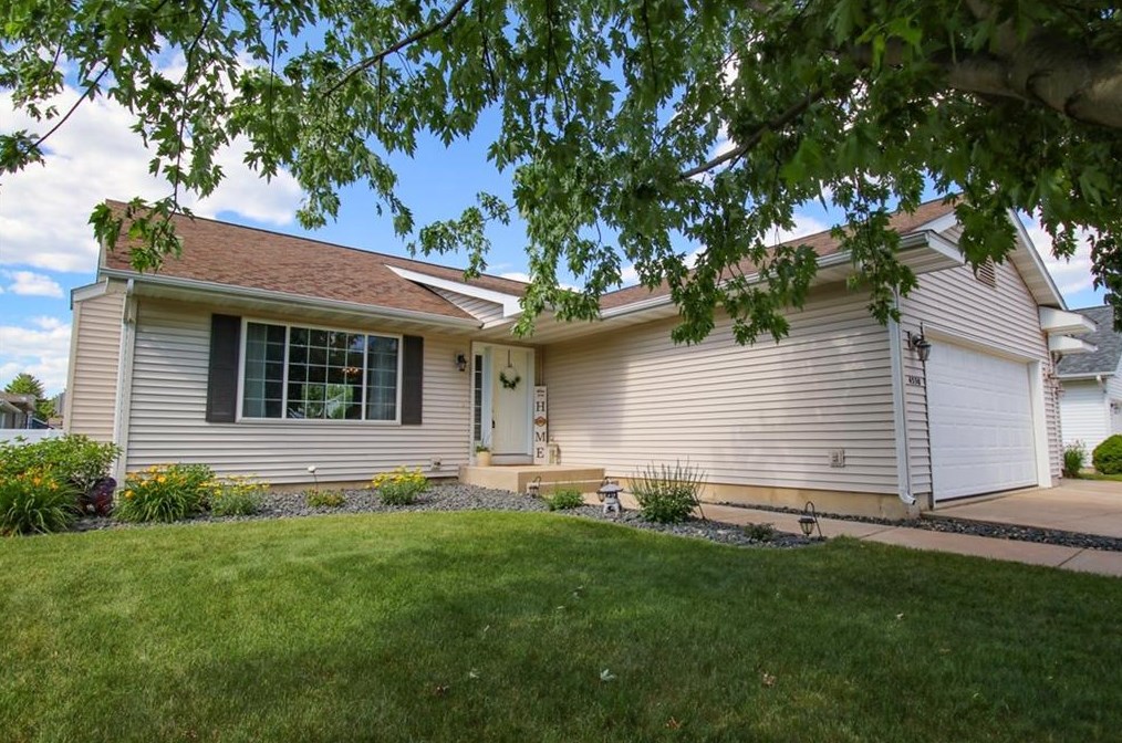 4330 Springfield Dr, Eau Claire, WI 54701-5067