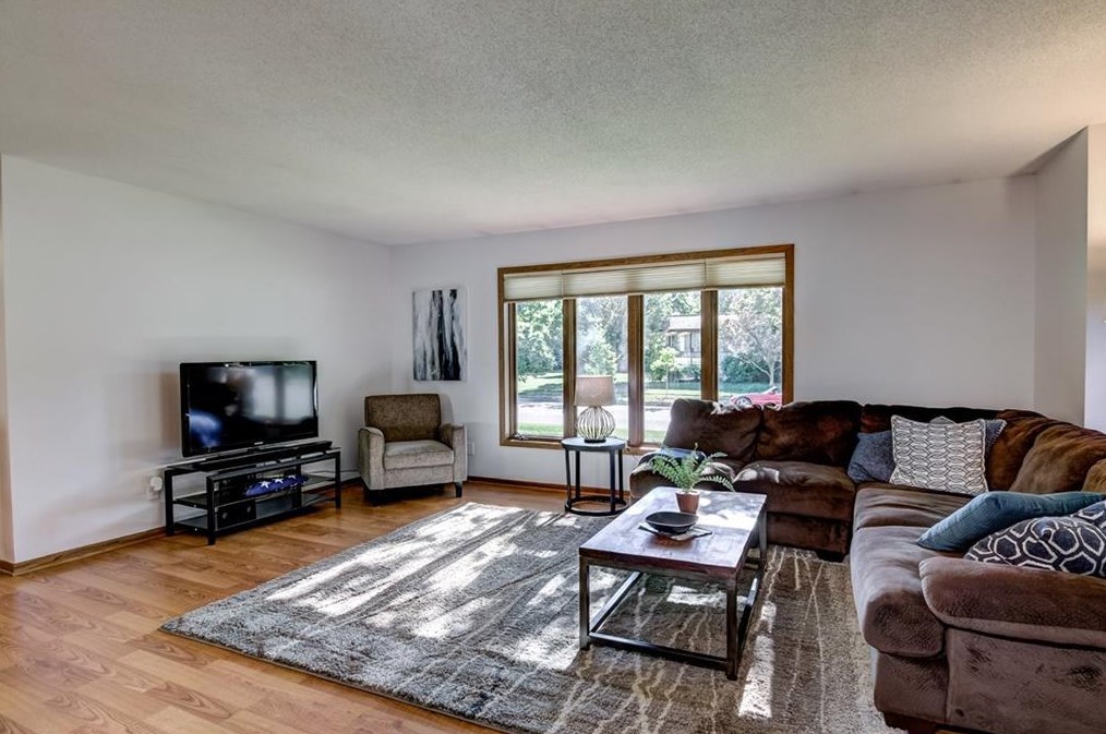 1618 Meadow Ln, Eau Claire, WI 54701-7938