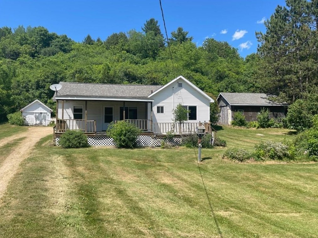 827 1st St, Glenwood City, WI 54013