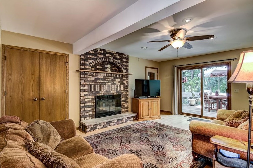 3327 Westover Ln, Eau Claire, WI 54701