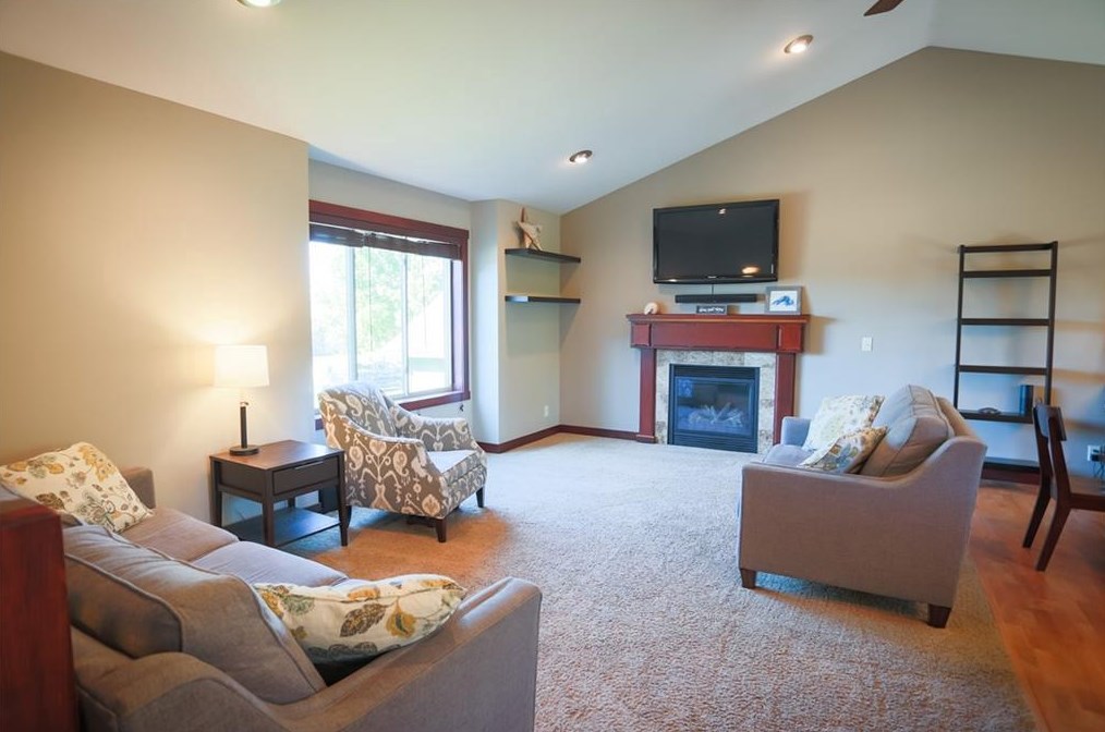 847 Fairchild Dr, Troy, WI 54022-4295