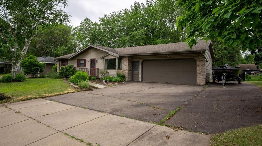 3352 Mcivor St, Eau Claire, WI 54701-7353