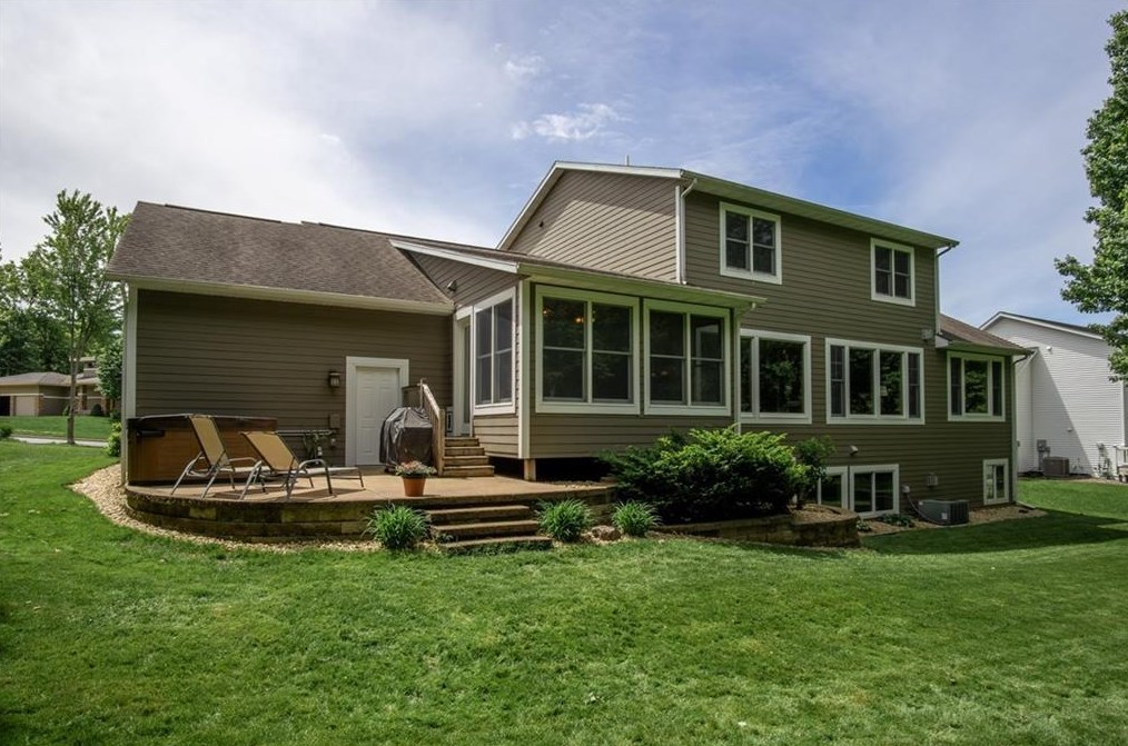 3320 Anric Dr, Eau Claire, WI 54701-5057