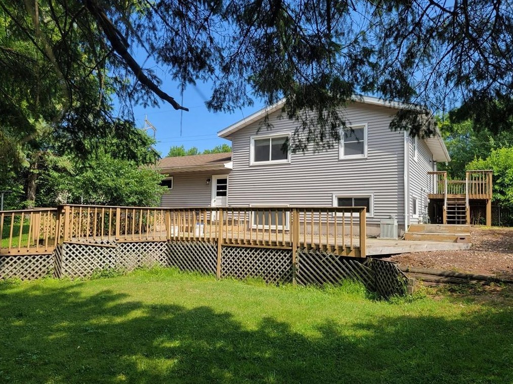 2831 Hemlock Ln, Eau Claire, WI 54703-1219