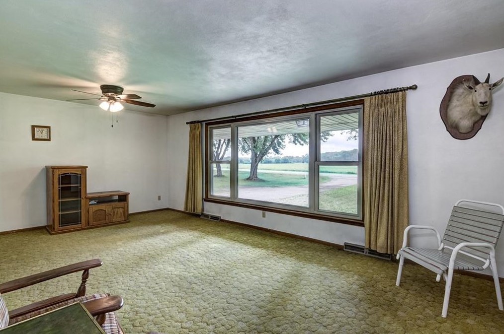 606 Pleasant Hill Rd, Eau Claire, WI 54703