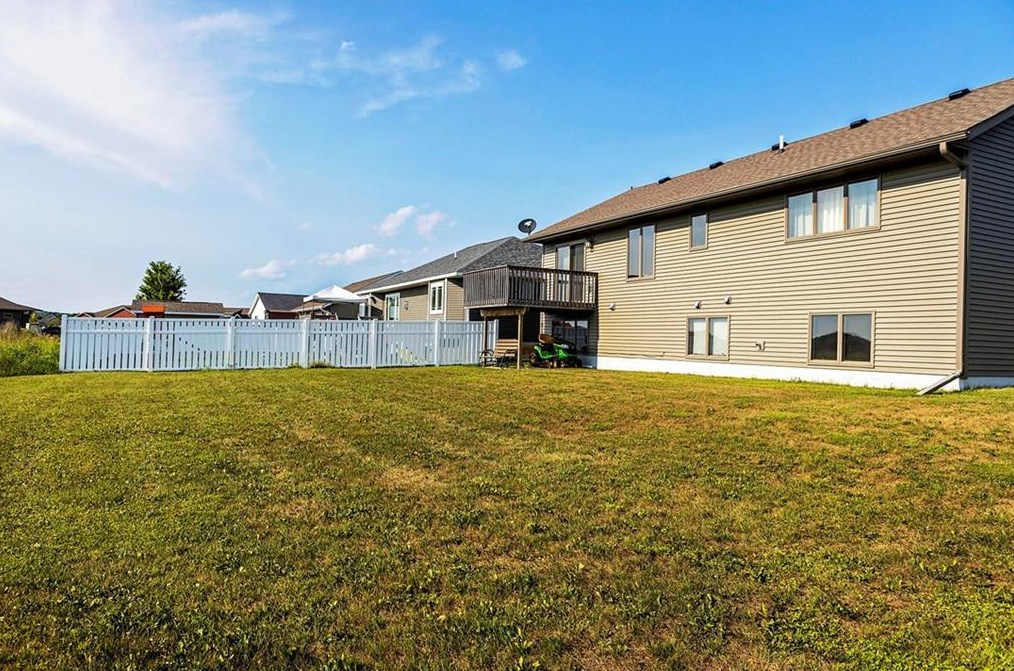 3359 Vineyard St, Eau Claire, WI 54703