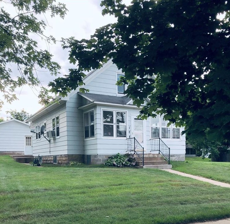 128 Michigan St, Eau Claire, WI 54703-5960