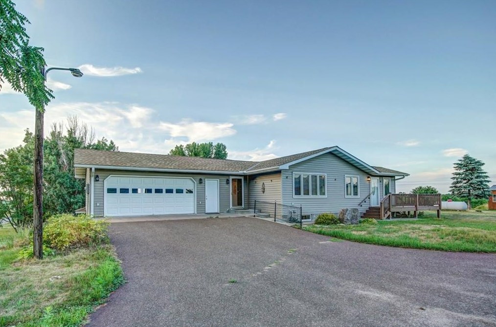 2512 240th St, Sterling, WI 54006