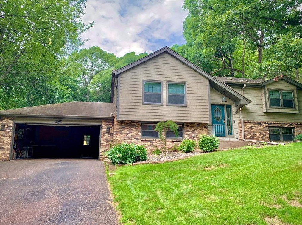 4524 Havenwood Ln, Eau Claire, WI 54701-8029