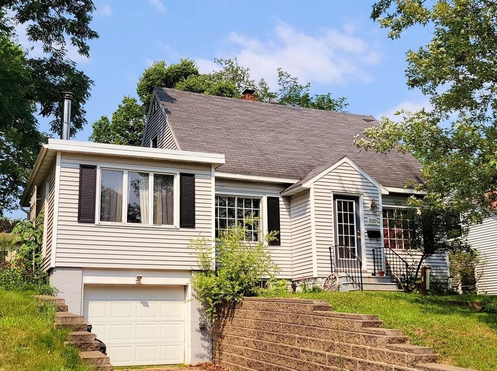 2120 13th St, Eau Claire, WI 54703-2721