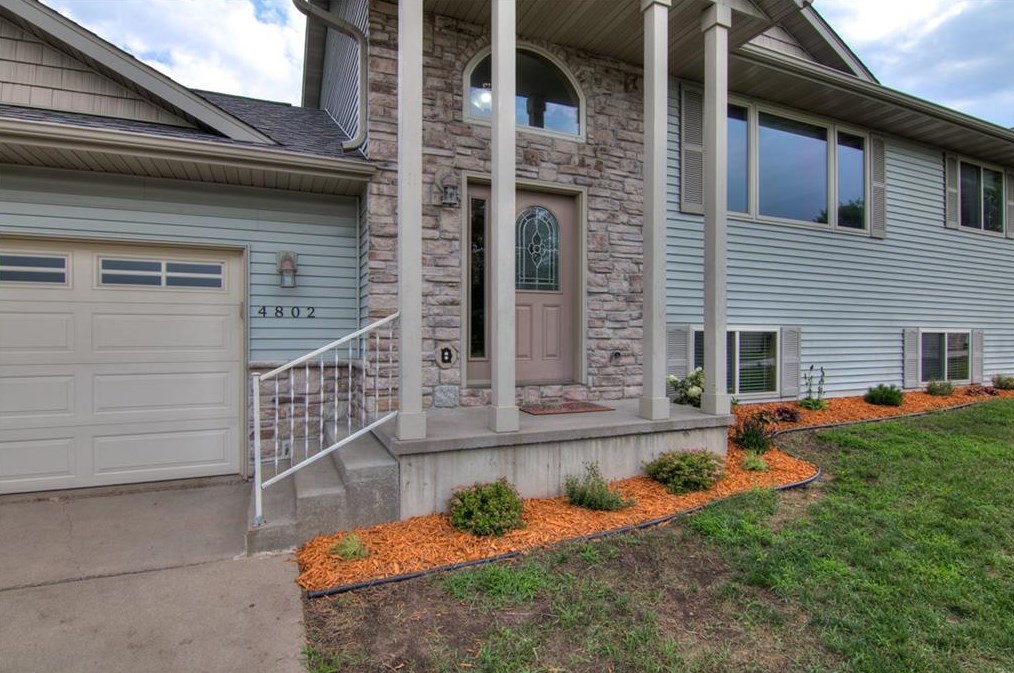 4802 Bullis Ct, Eau Claire, WI 54701-5141