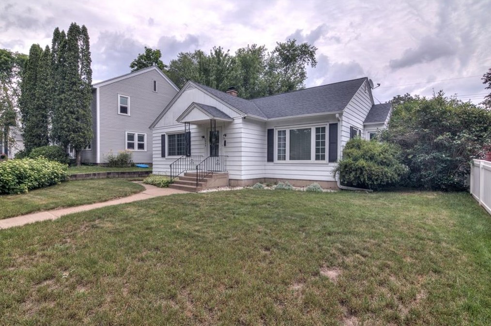 1425 Frederic St, Eau Claire, WI 54701-4092