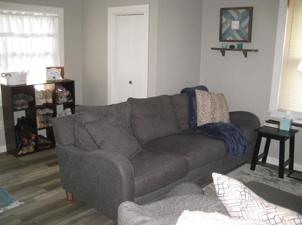 2423 6th St, Eau Claire, WI 54703-2893