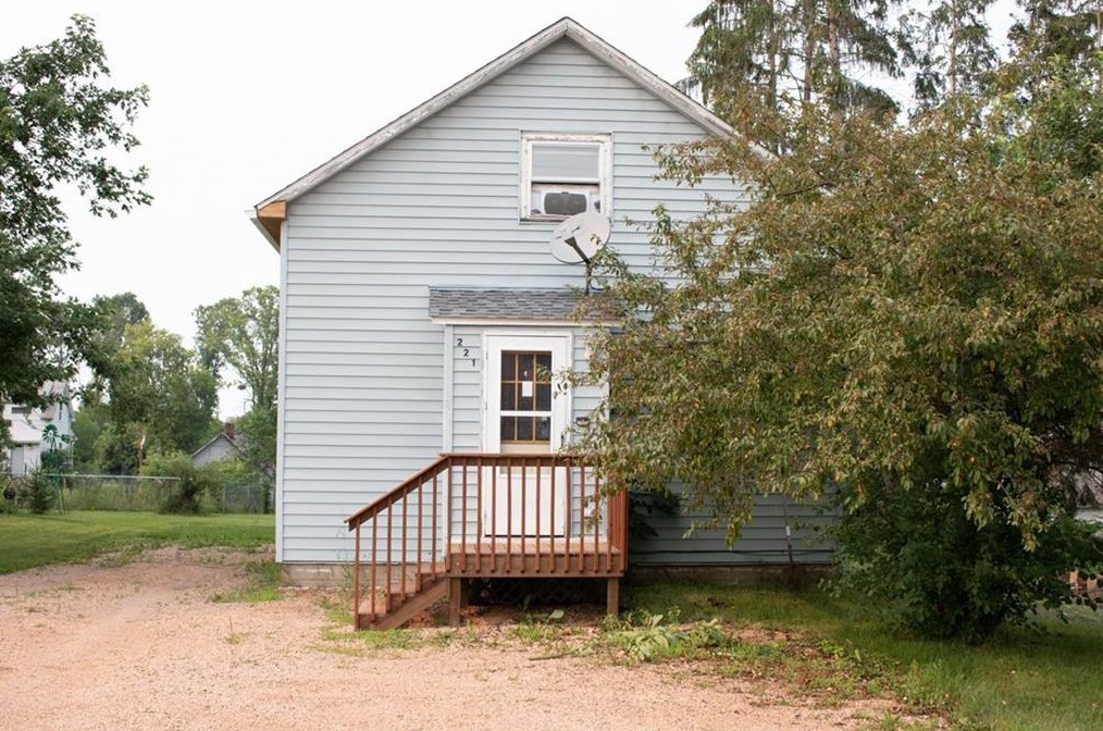 221 Lulu Ave E, Poskin, WI 54805