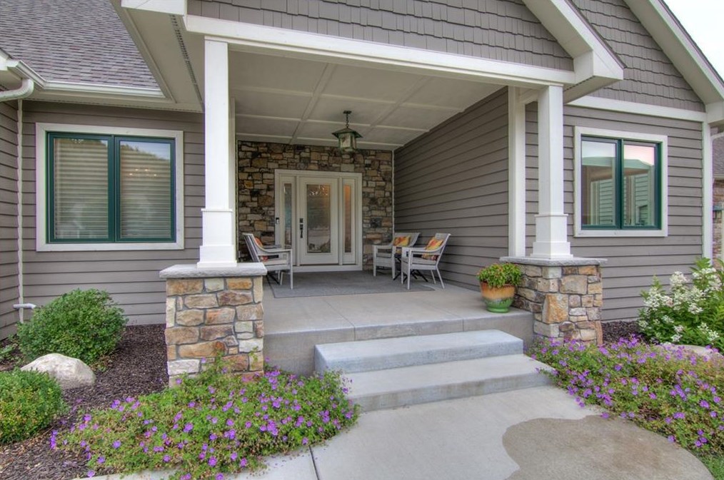 4415 Memory Ln, Eau Claire, WI 54701-8495