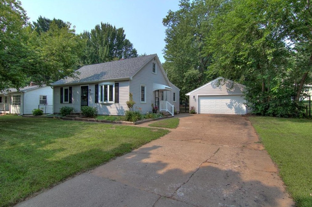 2322 15th St, Eau Claire, WI 54703-2637