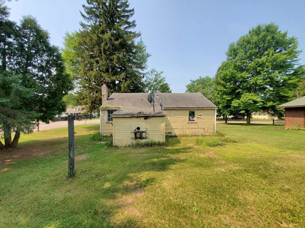 224 3rd Ave, Hillsdale, WI 54733-9681