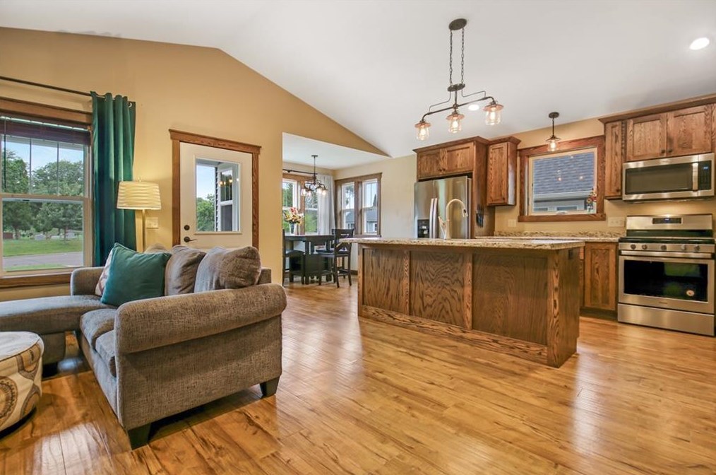 1007 Summer St, Eau Claire, WI 54701