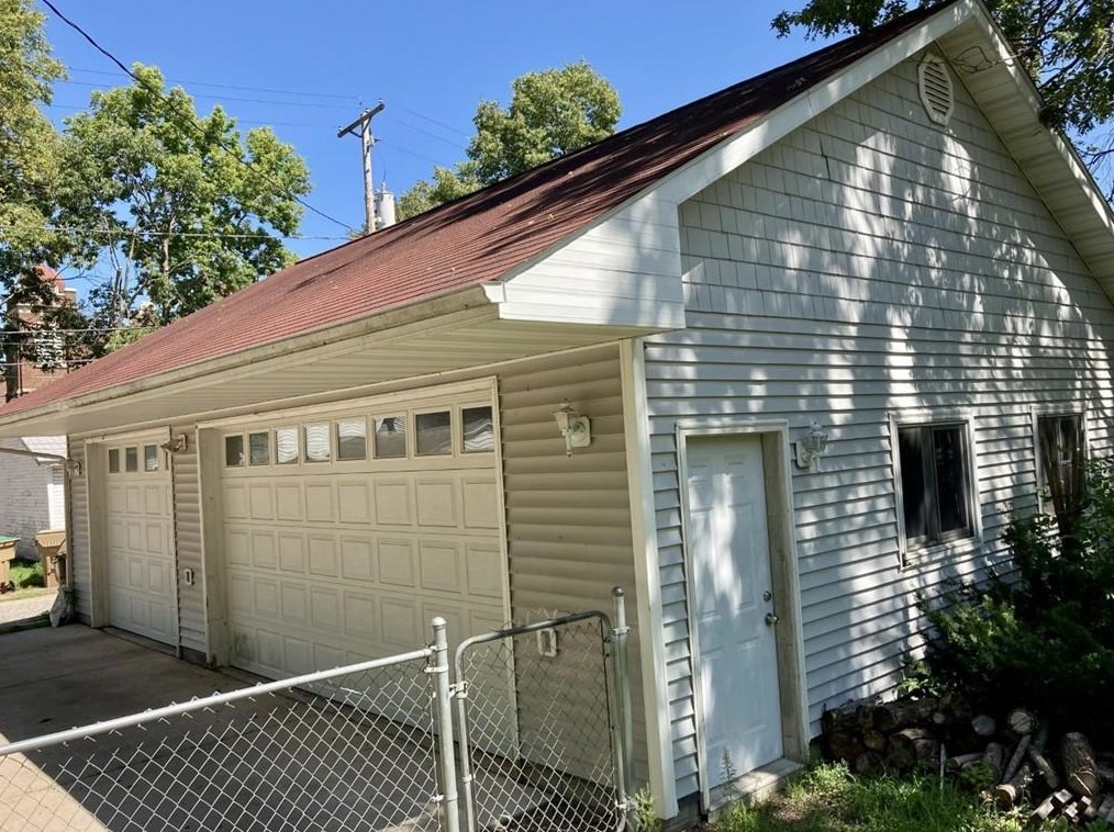 929 3rd Ave, Eau Claire, WI 54703-5319