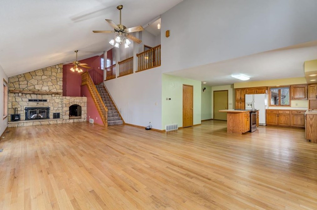 987 Mains Crossing Ave, Deronda, WI 54001