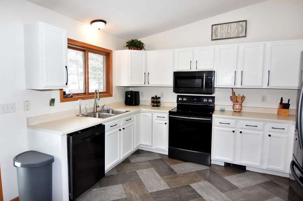 1204 W Stout St, Chetek, WI 54728