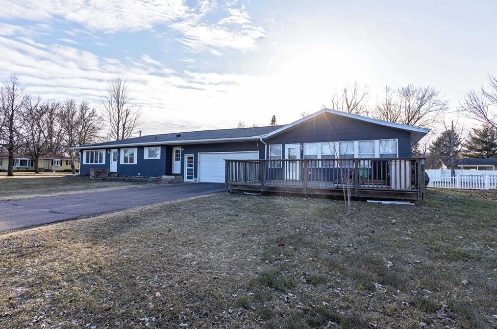 3304 Edwards St, Eau Claire, WI 54703-0935