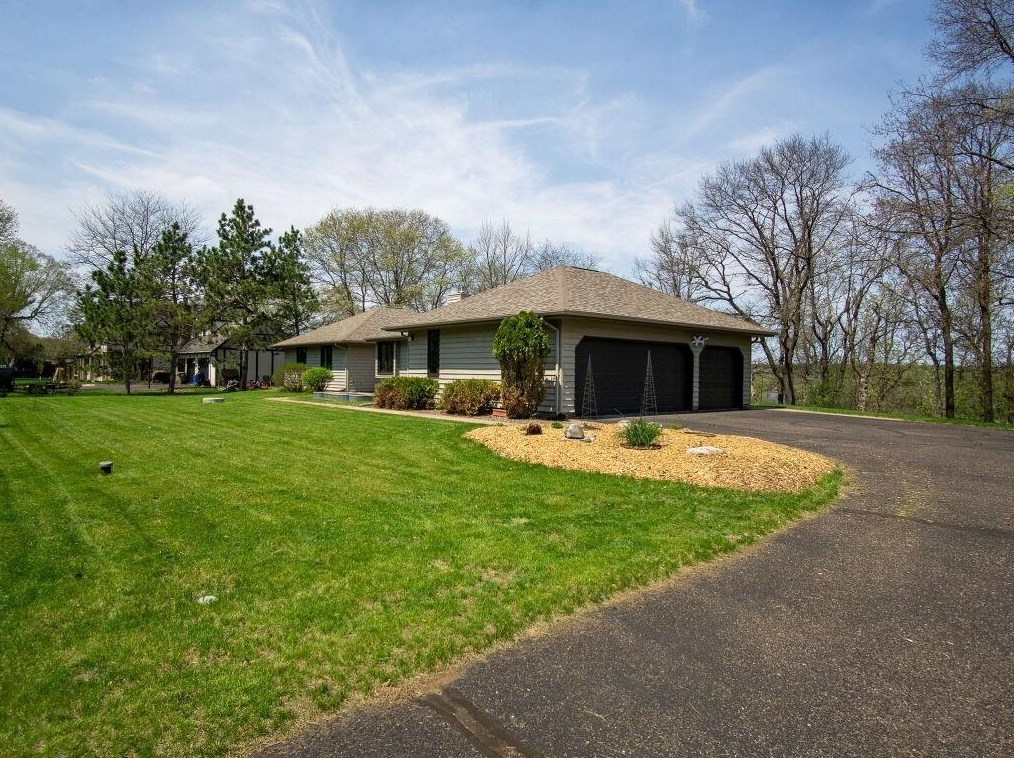 6702 Shore Dr, Altoona, WI 54720-2374