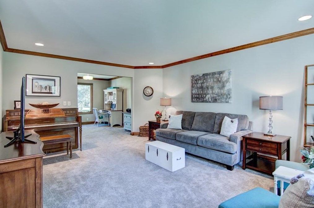 1104 Grover Rd, Eau Claire, WI 54701-5621