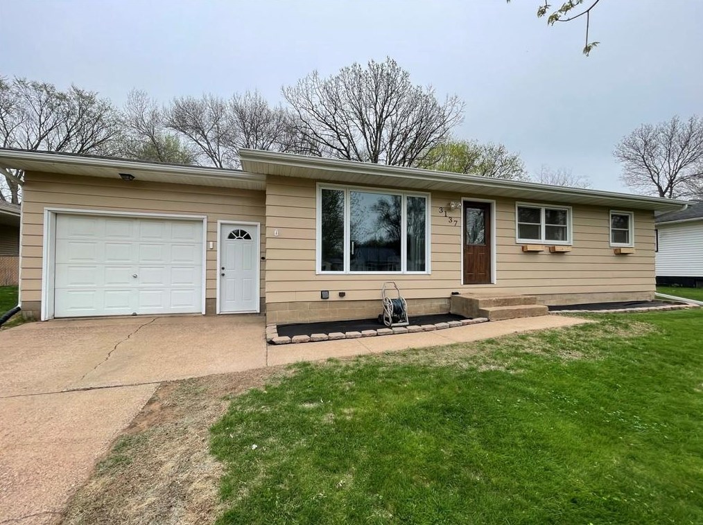 3137 Mars Ave, Eau Claire, WI 54703