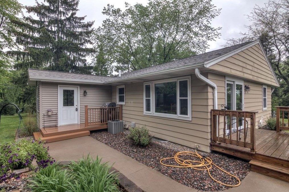 920 7th St, Altoona, WI 54720