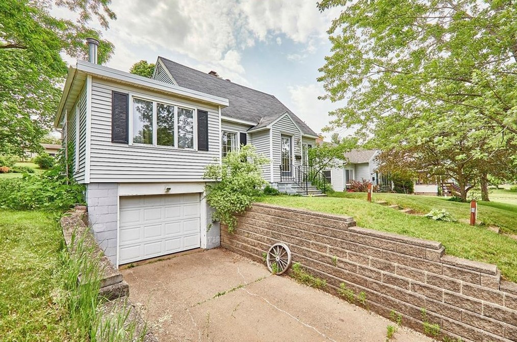 2120 13th St, Eau Claire, WI 54703