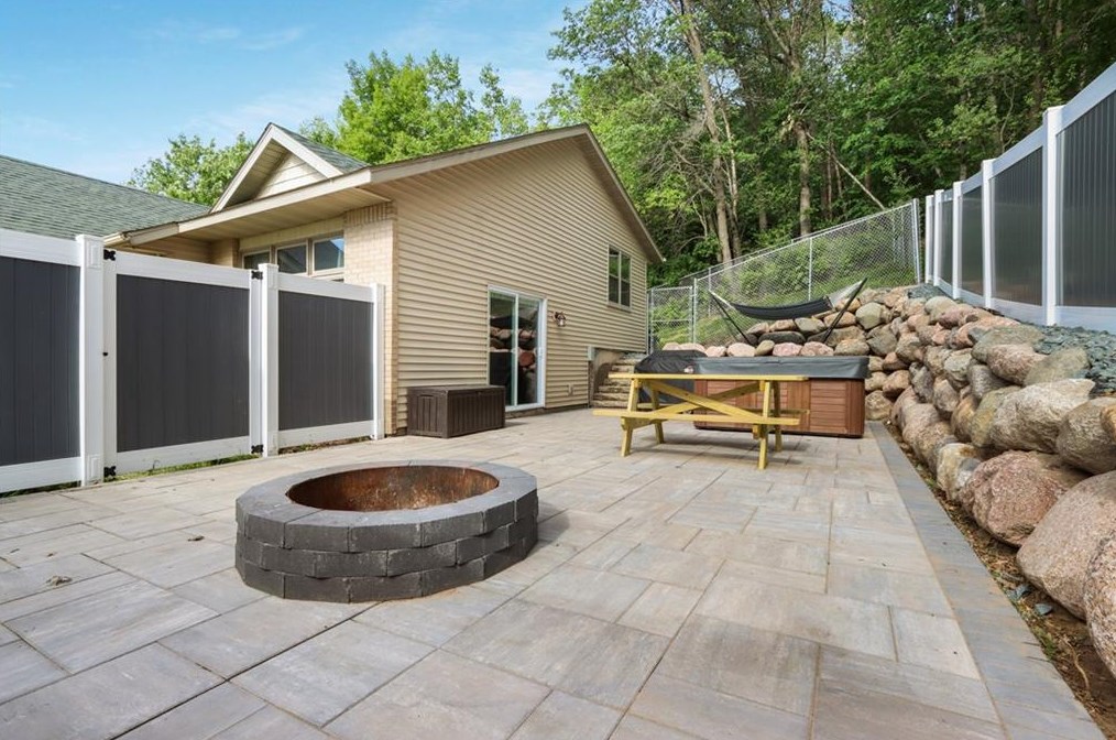 1203 Mt Nemo Ave, Eau Claire, WI 54703