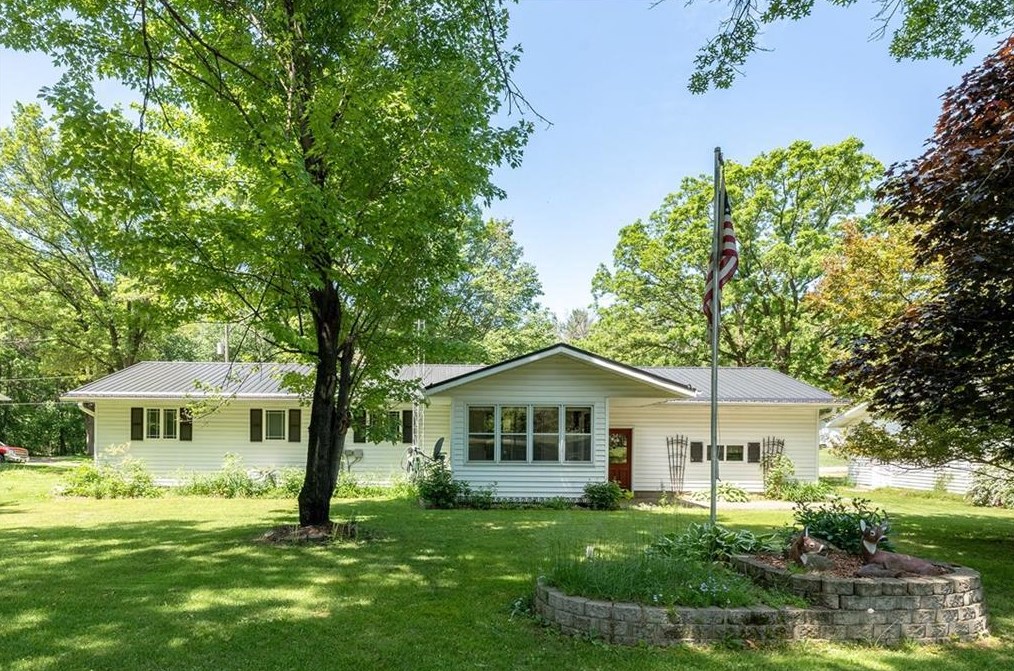 812 Oliver Ln, Albertville, WI 54730