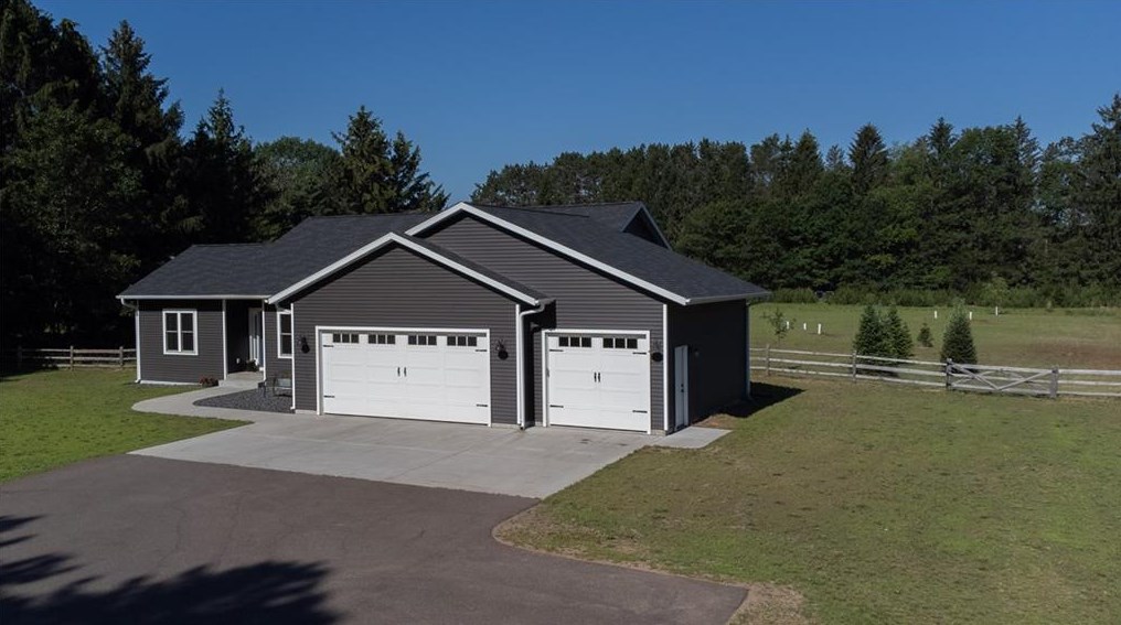 7102 S Lowes Creek Rd, Eau Claire, WI 54701