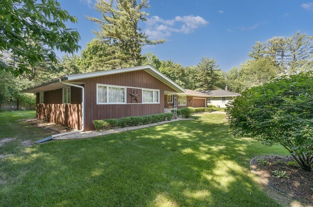 3611 Pine Pl, Eau Claire, WI 54701