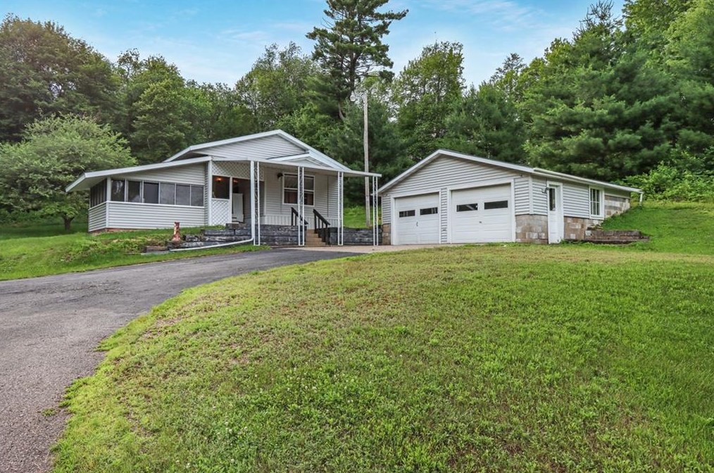 9512 S Bartig Rd, Augusta, WI 54722