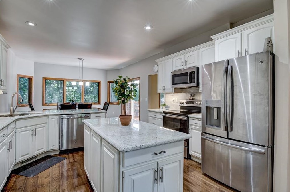 4003 Damon Ct, Eau Claire, WI 54701