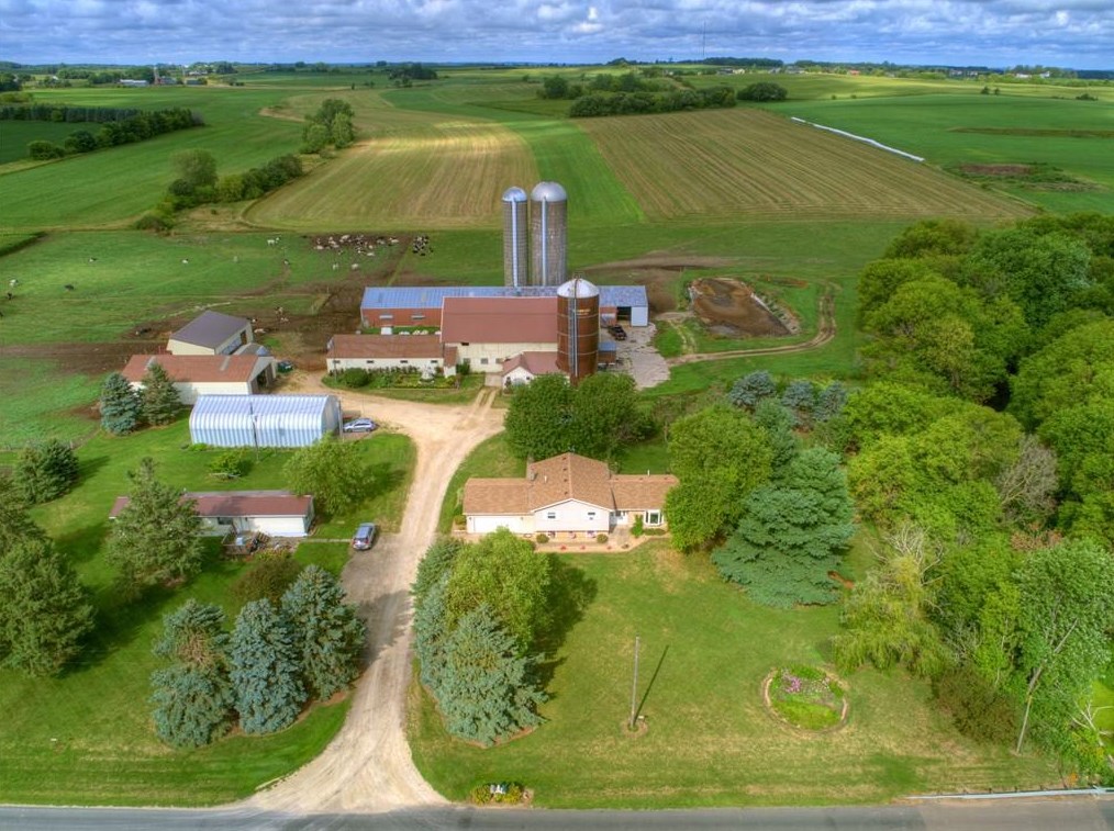 640 200th St, Hammond, WI 54002-5119