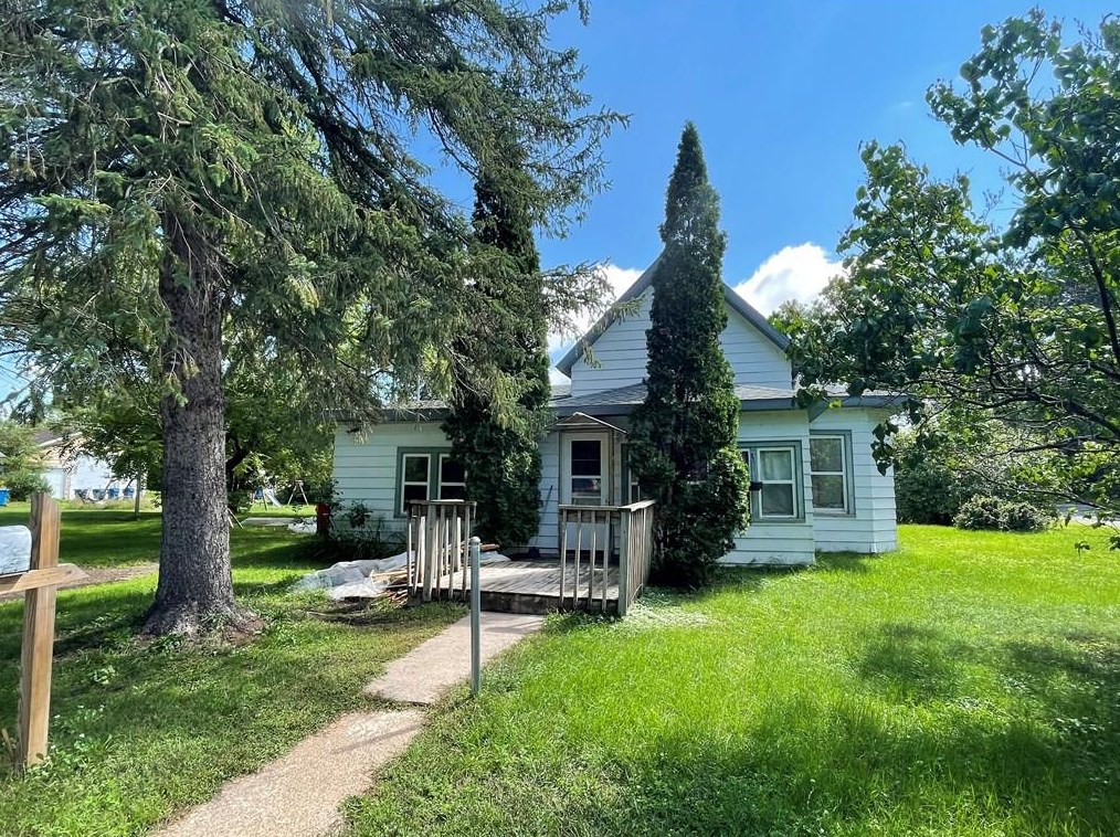 422 W Maple Ct, Spooner, WI 54801