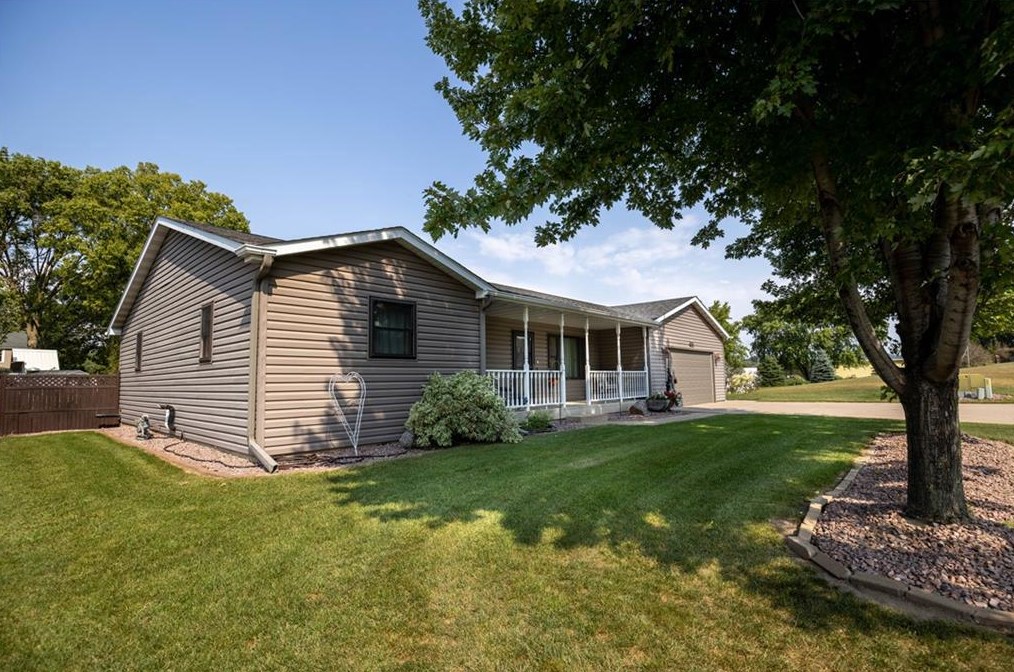 40103 Winsand Dr, Osseo, WI 54758