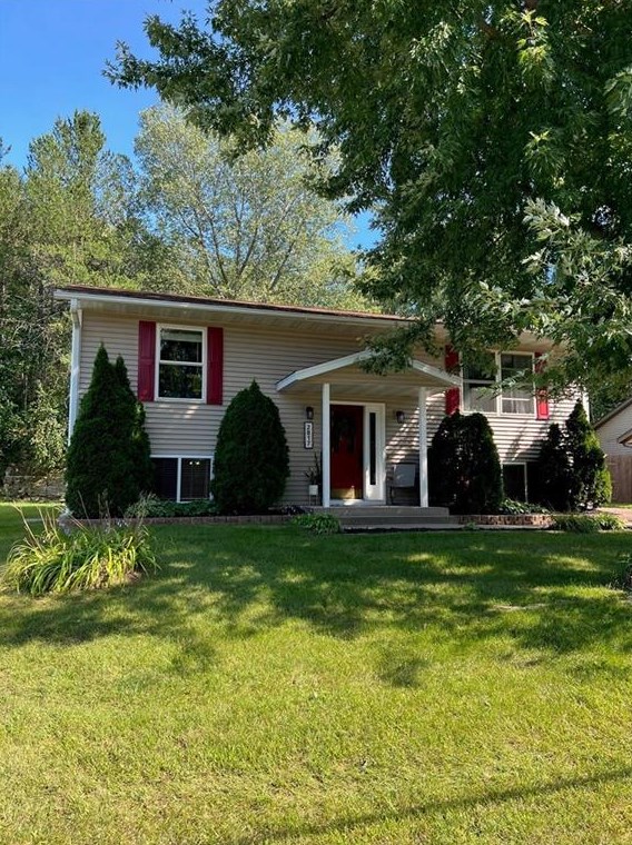 2817 Abbe Hill Dr, Eau Claire, WI 54703-1250