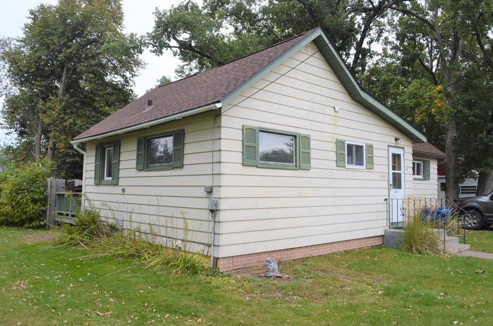 37 E Franklin Ave, Poskin, WI 54812