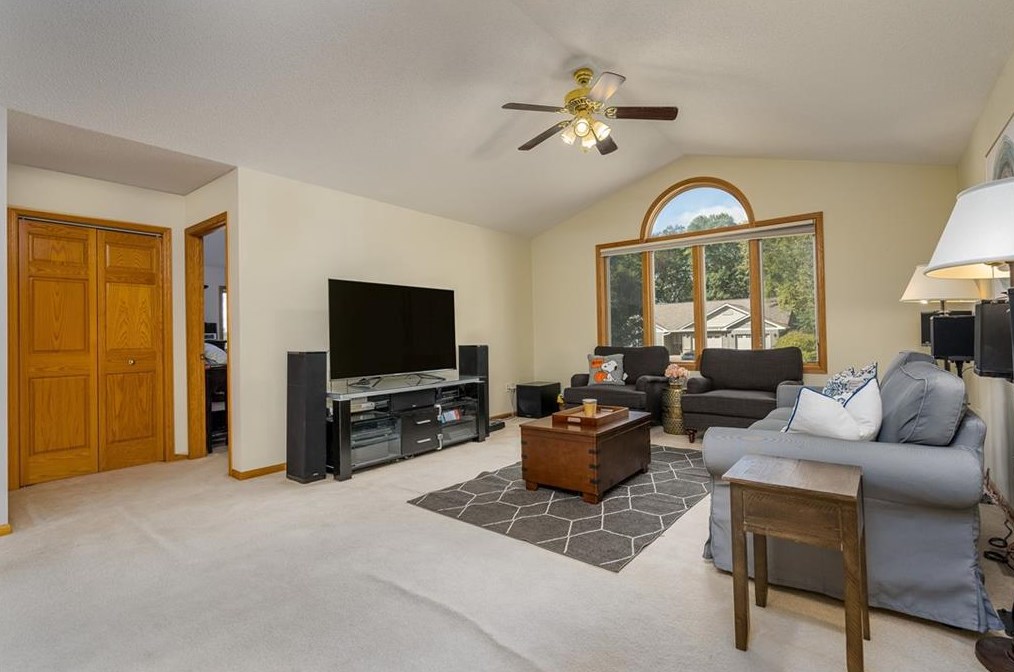3021 White Oak Ln, Eau Claire, WI 54703