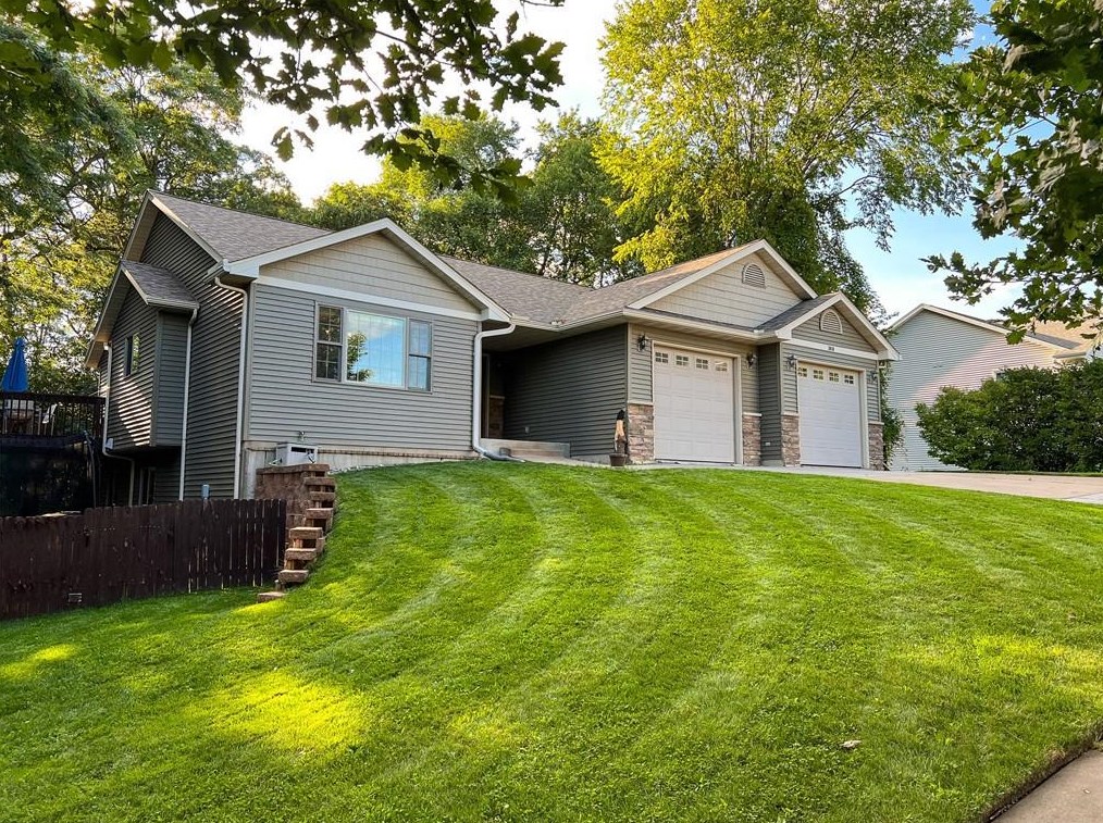 3018 White Oak Ln, Eau Claire, WI 54703